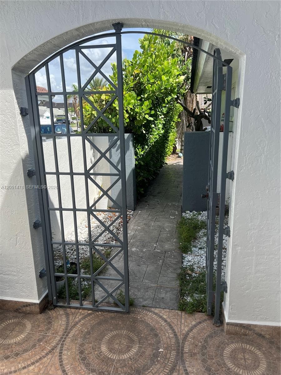 5861 SW 149th Ct, Miami FL 33193 photo 2