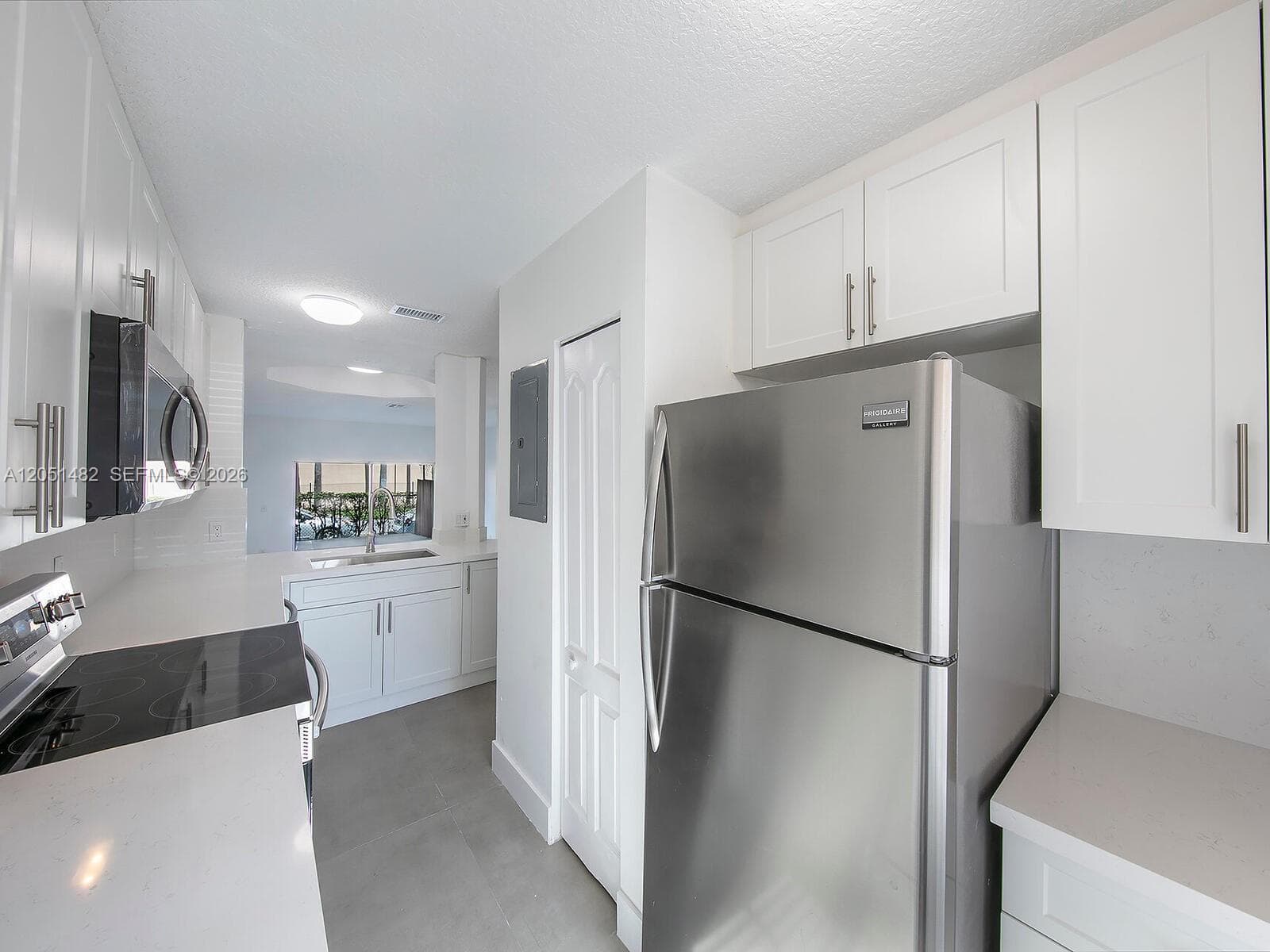 8260 NW 10th St # 6, Miami, FL 33126 photo 4