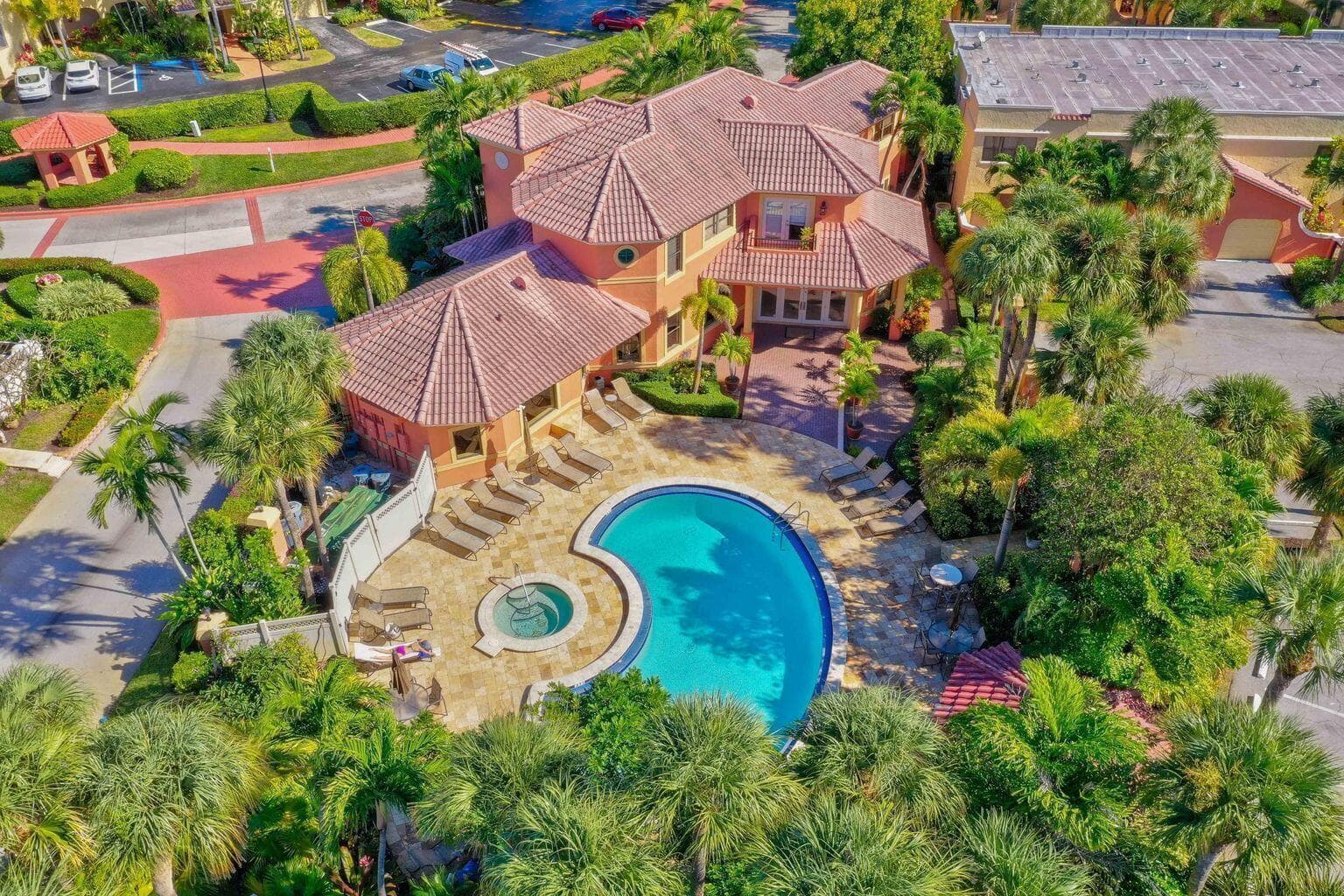 300 Uno Lago Drive # 303, Juno Beach FL 33408