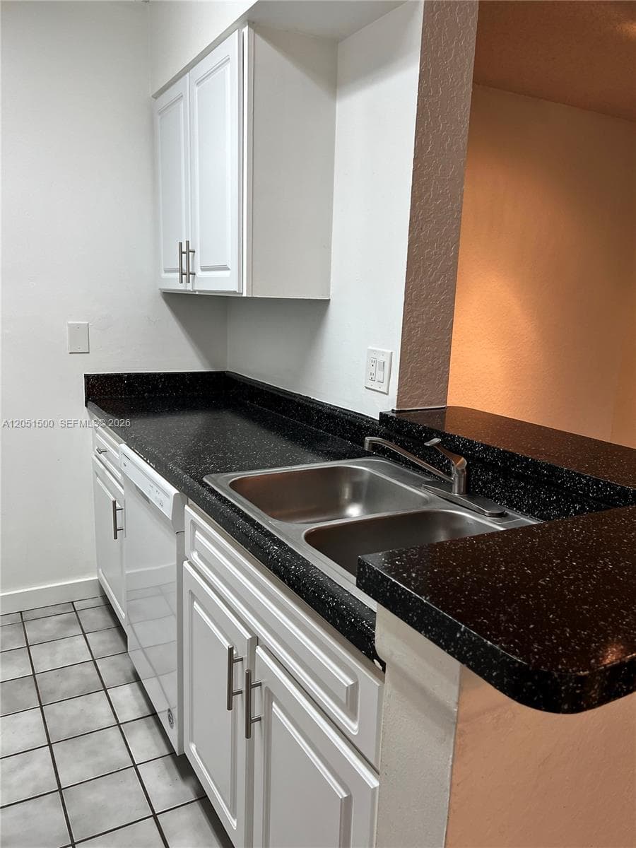 2831 N Oakland Forest Dr # 210, Oakland Park FL 33309 photo 4