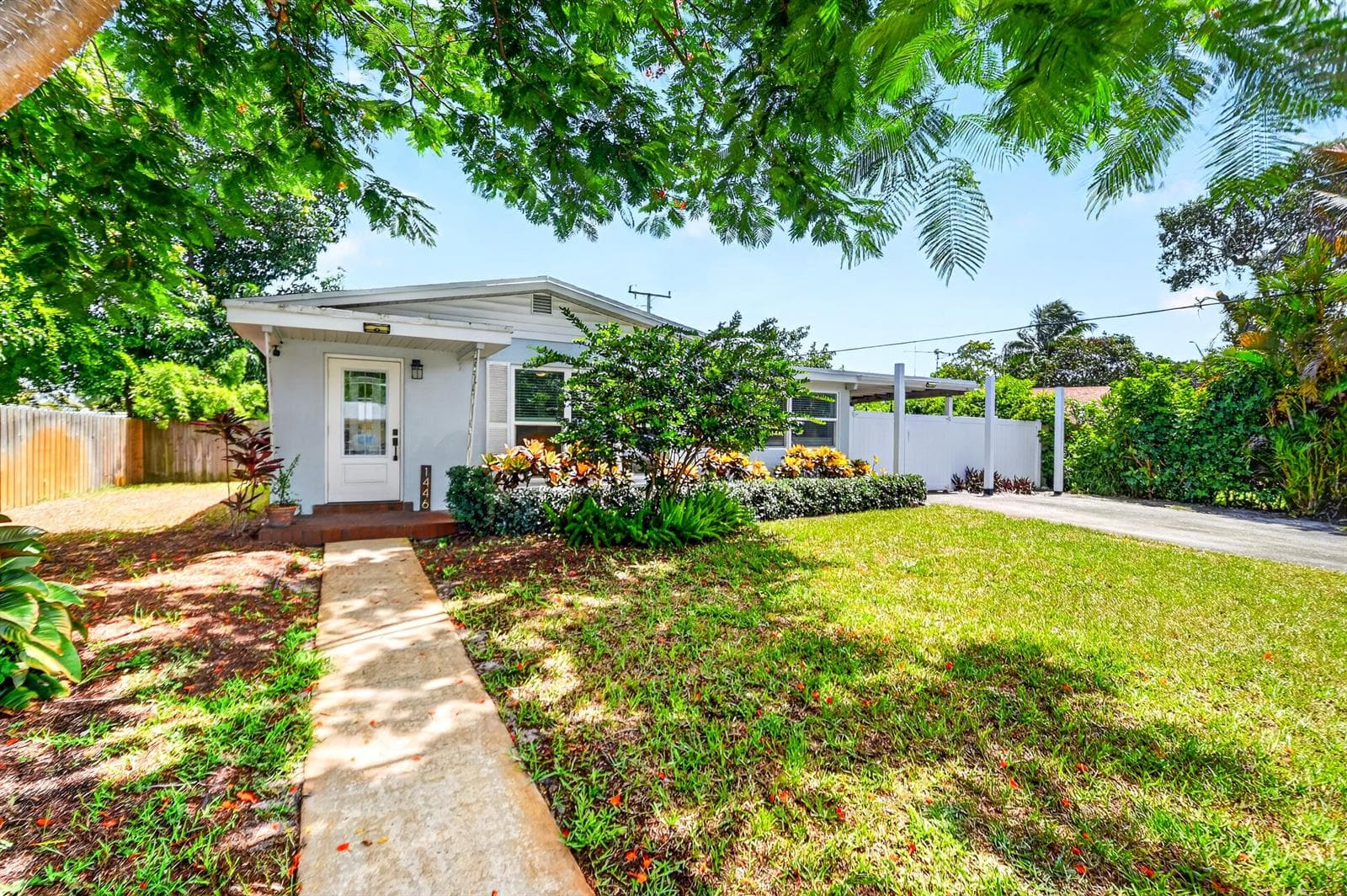 1446 W Perry Street, Lantana FL 33462 photo 2