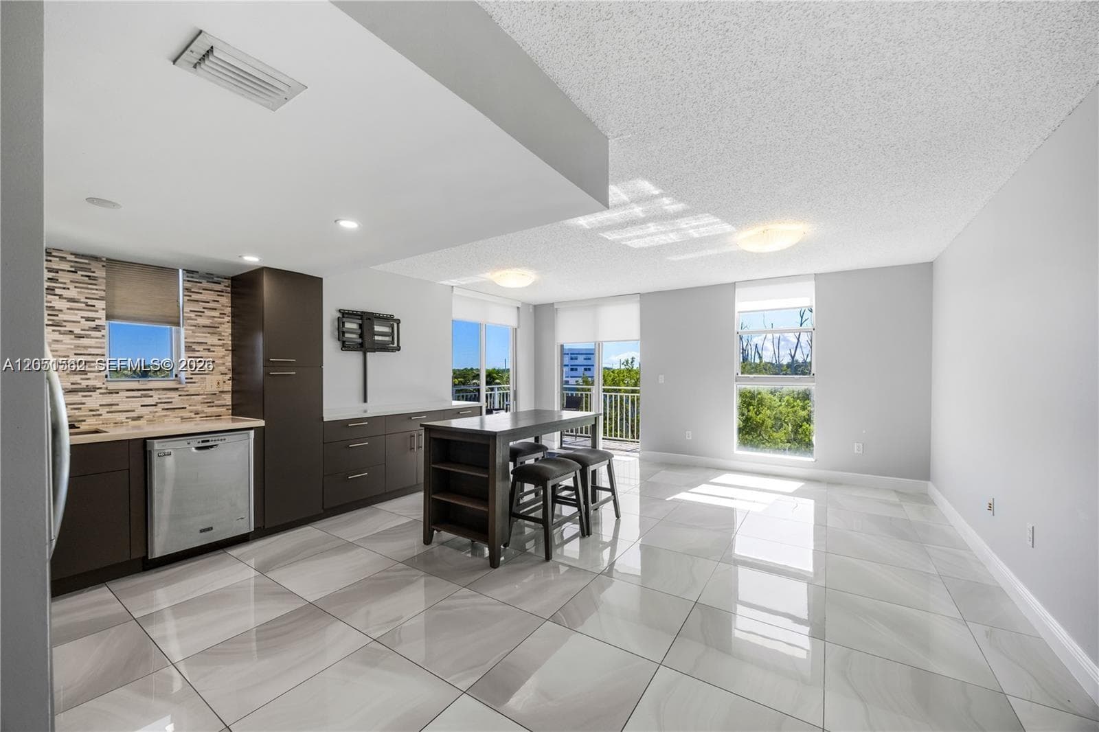 16590 NE 26th Ave # 502, North Miami Beach FL 33160 photo 2