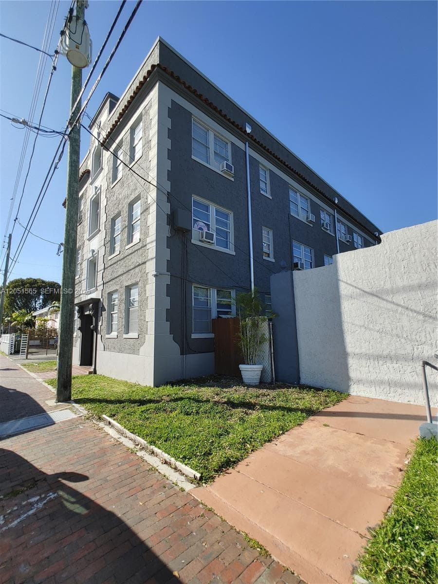 1629 SW 6th St # 4, Miami, FL 33135 photo 2