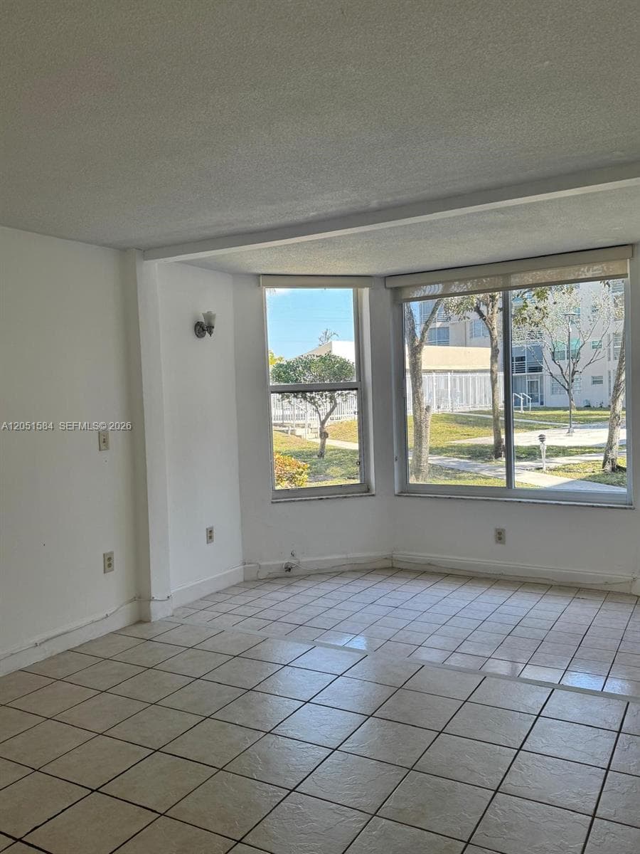 1401 NE 191st St # D108, Miami FL 33179 photo 4