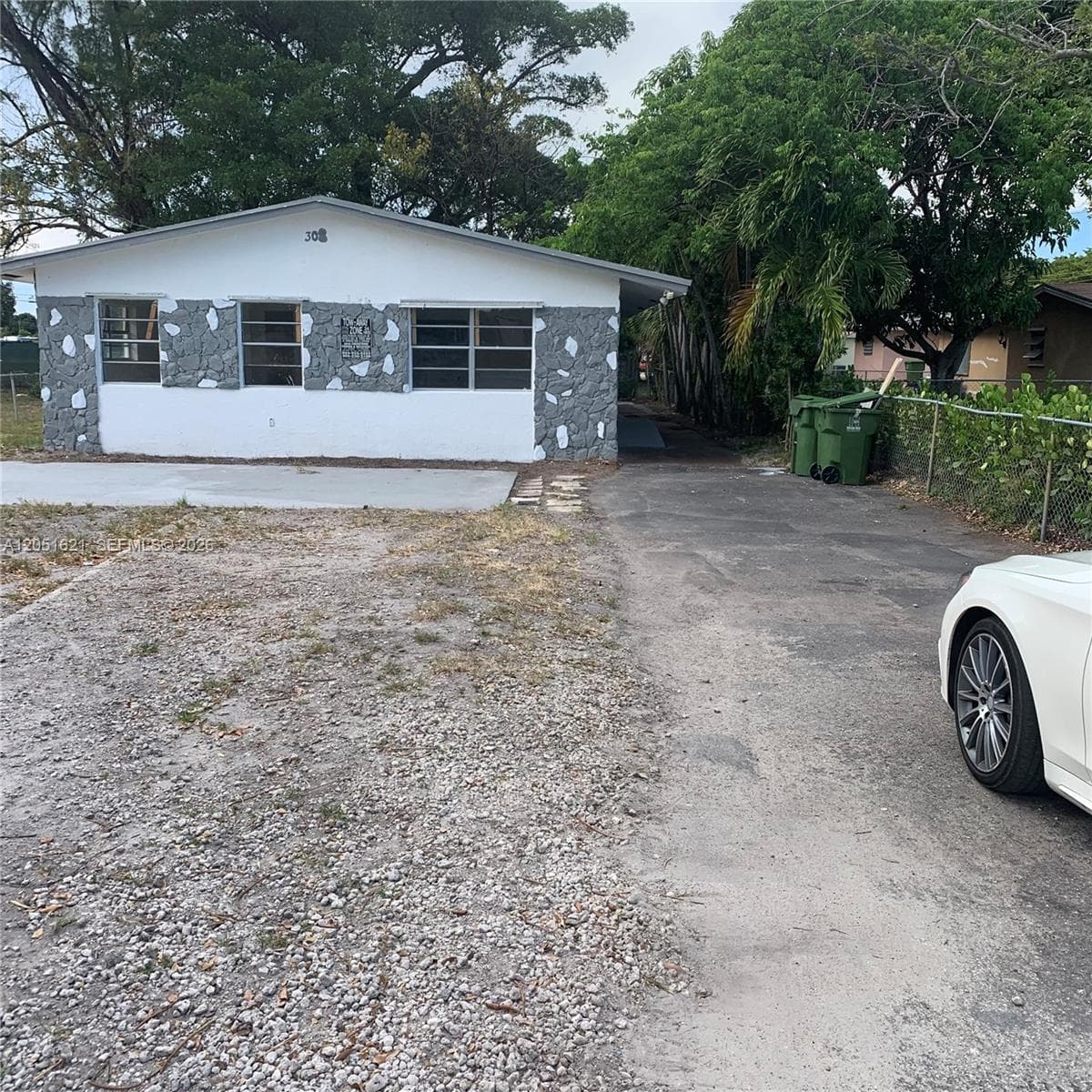 308 NW 9th St, Hallandale Beach FL 33009