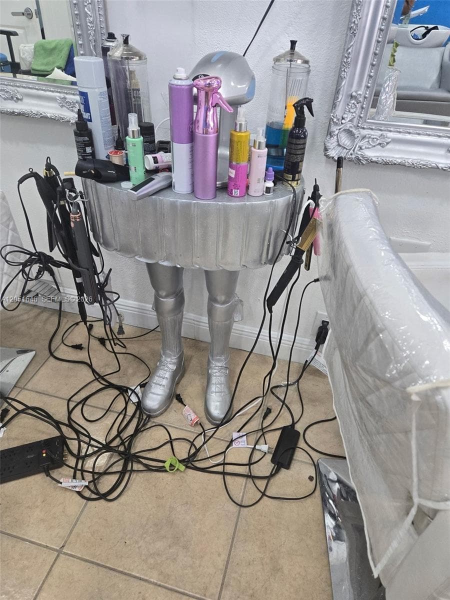 Full service Beauty salon PRIME location close to Sunset PLace, South Miami FL 33143 photo 5
