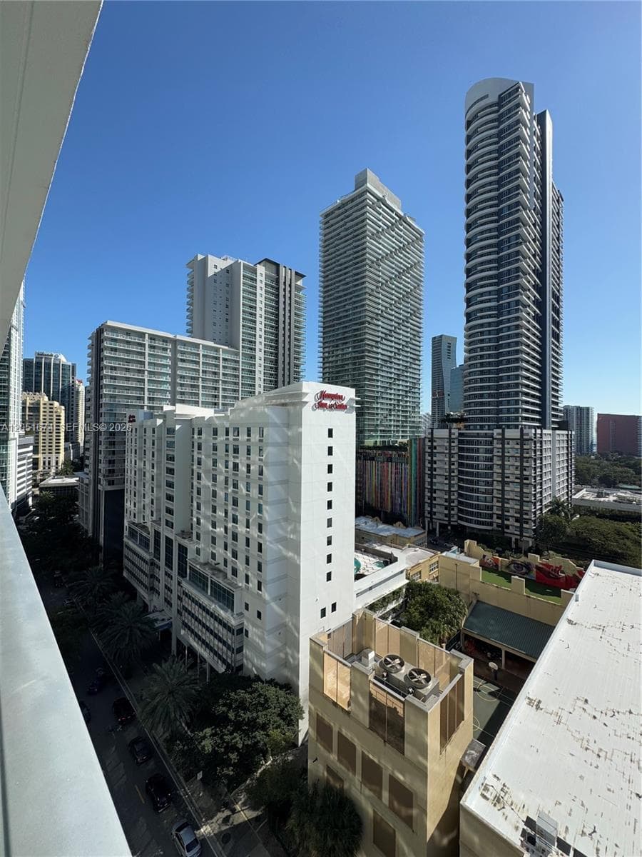 79 SW 12th St, Miami FL 33130 photo 3