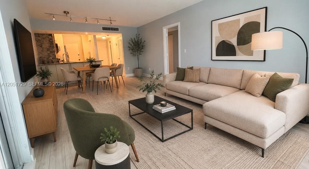 2899 Collins Ave # 724, Miami Beach, FL 33140 photo 2