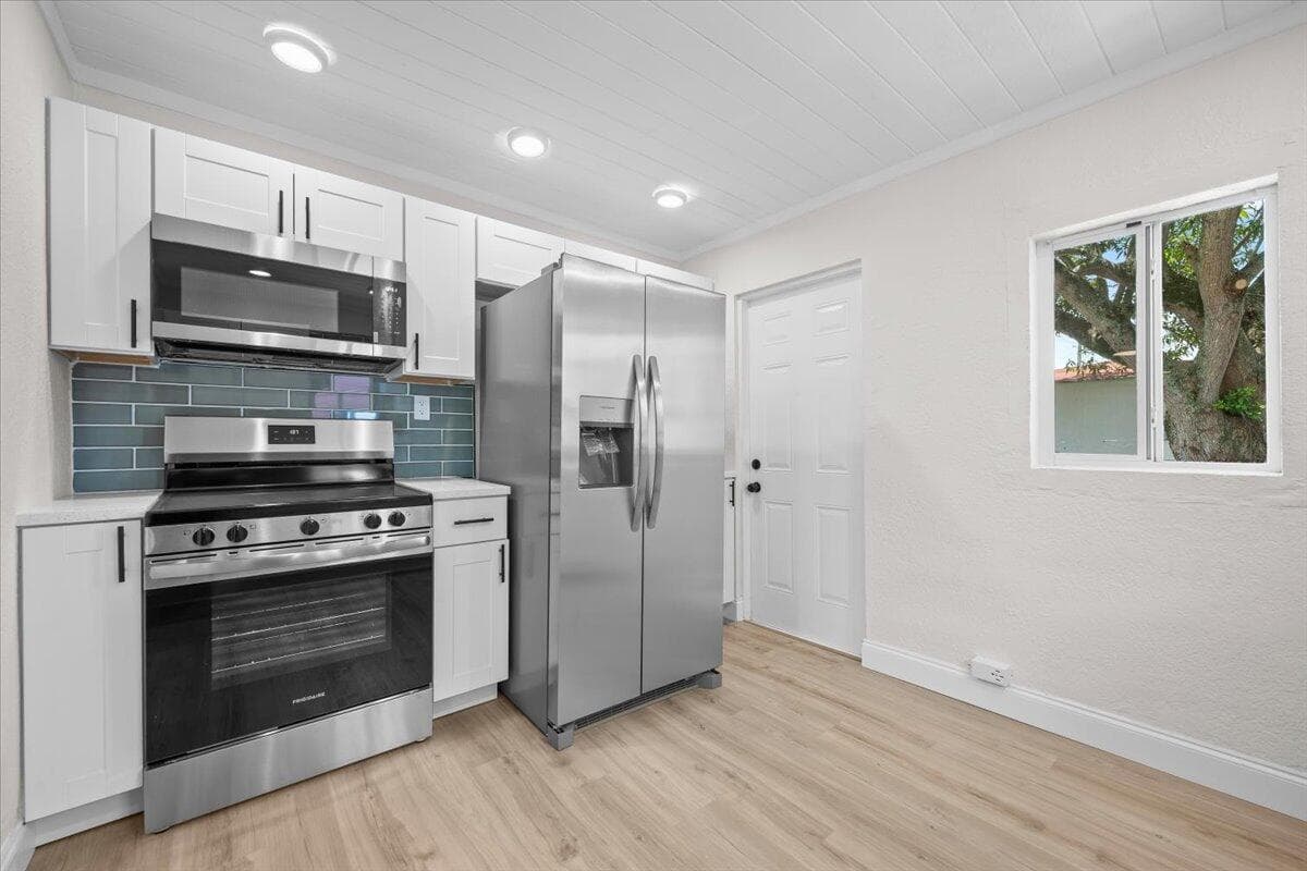 1030 22nd Street, West Palm Beach FL 33407 photo 2