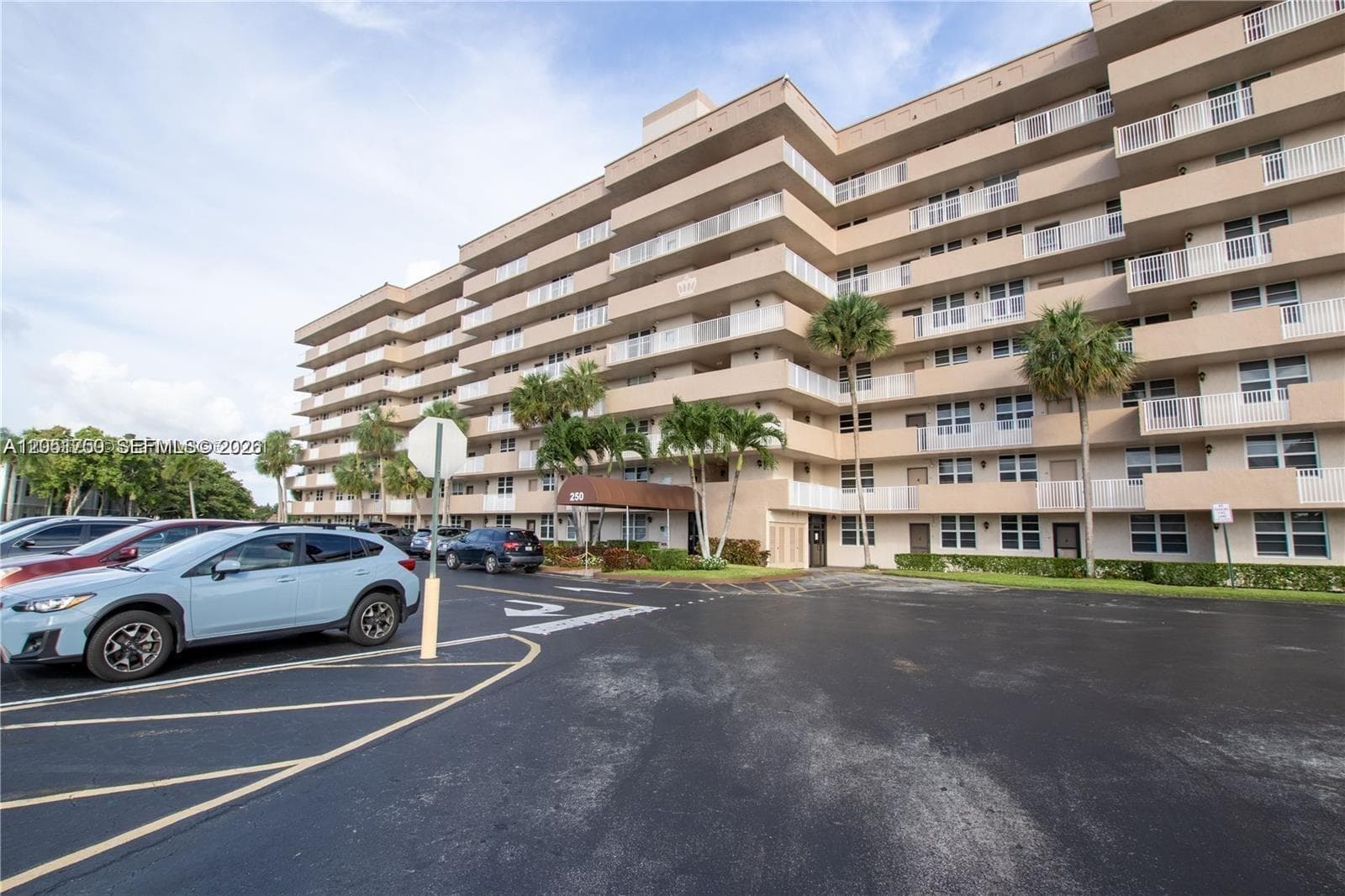 250 Jacaranda Dr # 302, Plantation FL 33324