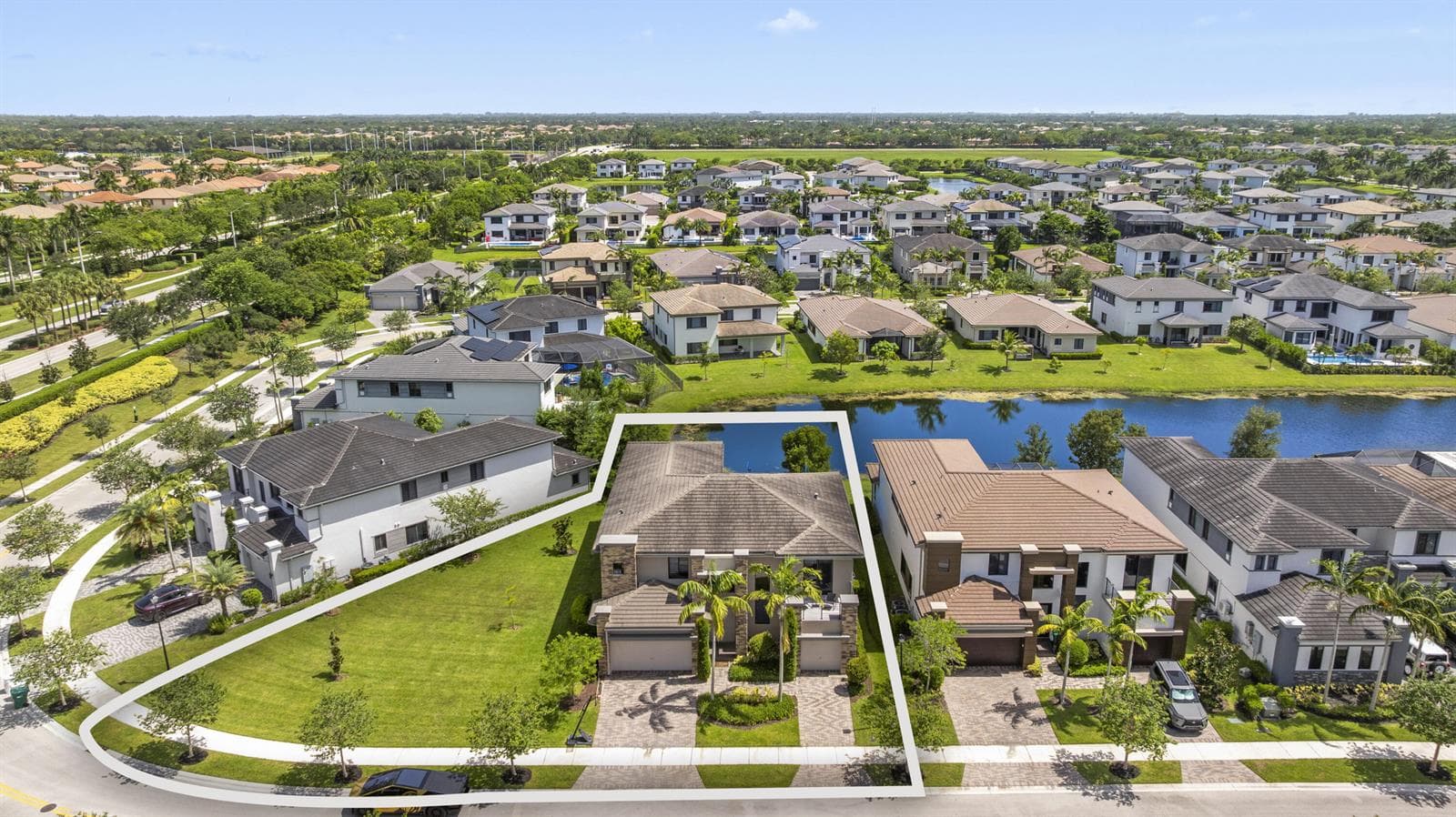 10432 N Lago Vista Circle, Parkland FL 33076 photo 2