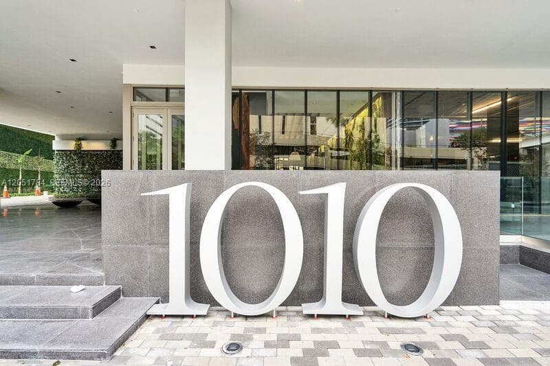1010 Brickell Ave # 1403, Miami FL 33131
