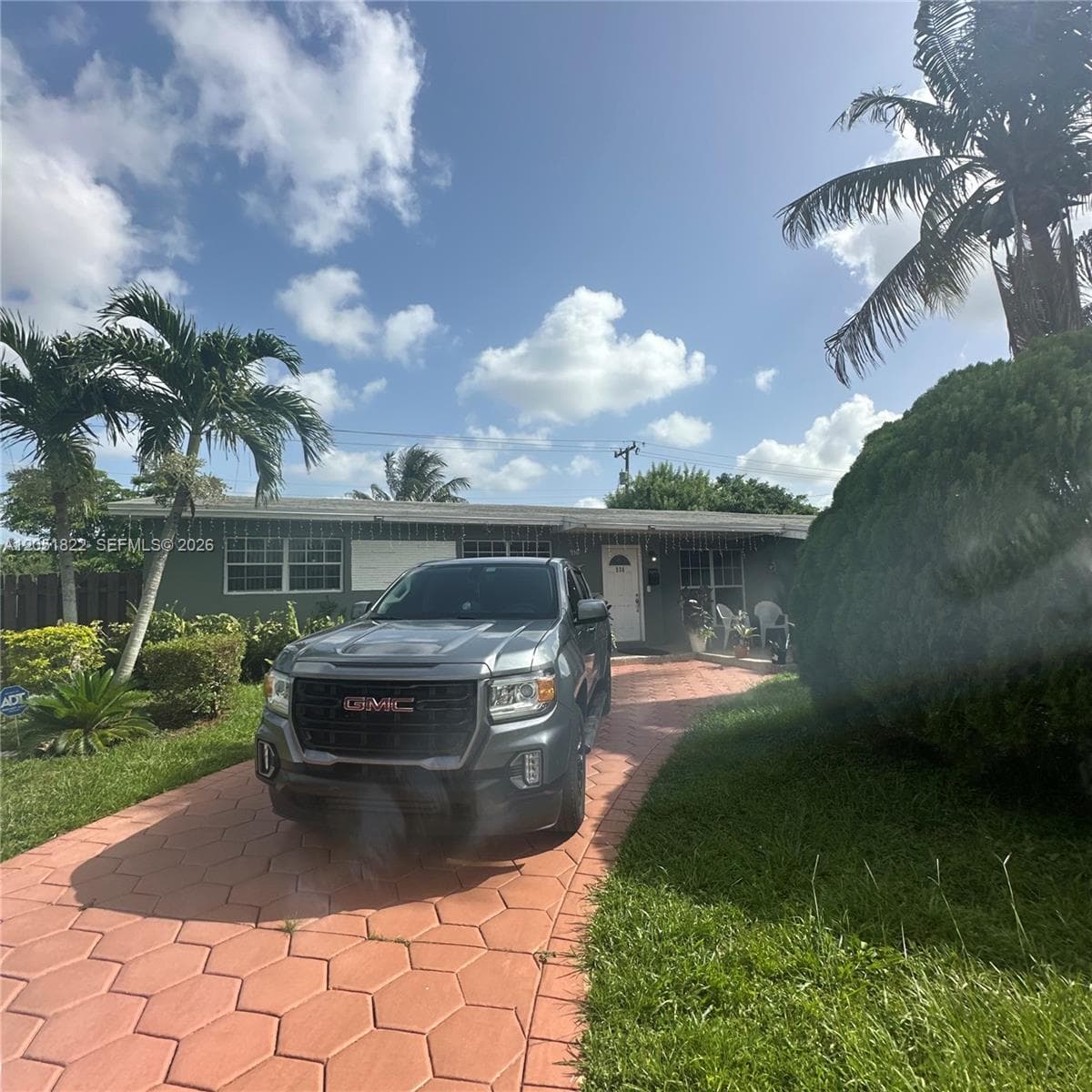 930 NW 180th Ter, Miami Gardens FL 33169 photo 2