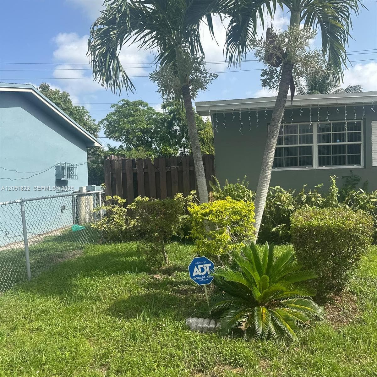 930 NW 180th Ter, Miami Gardens FL 33169 photo 3