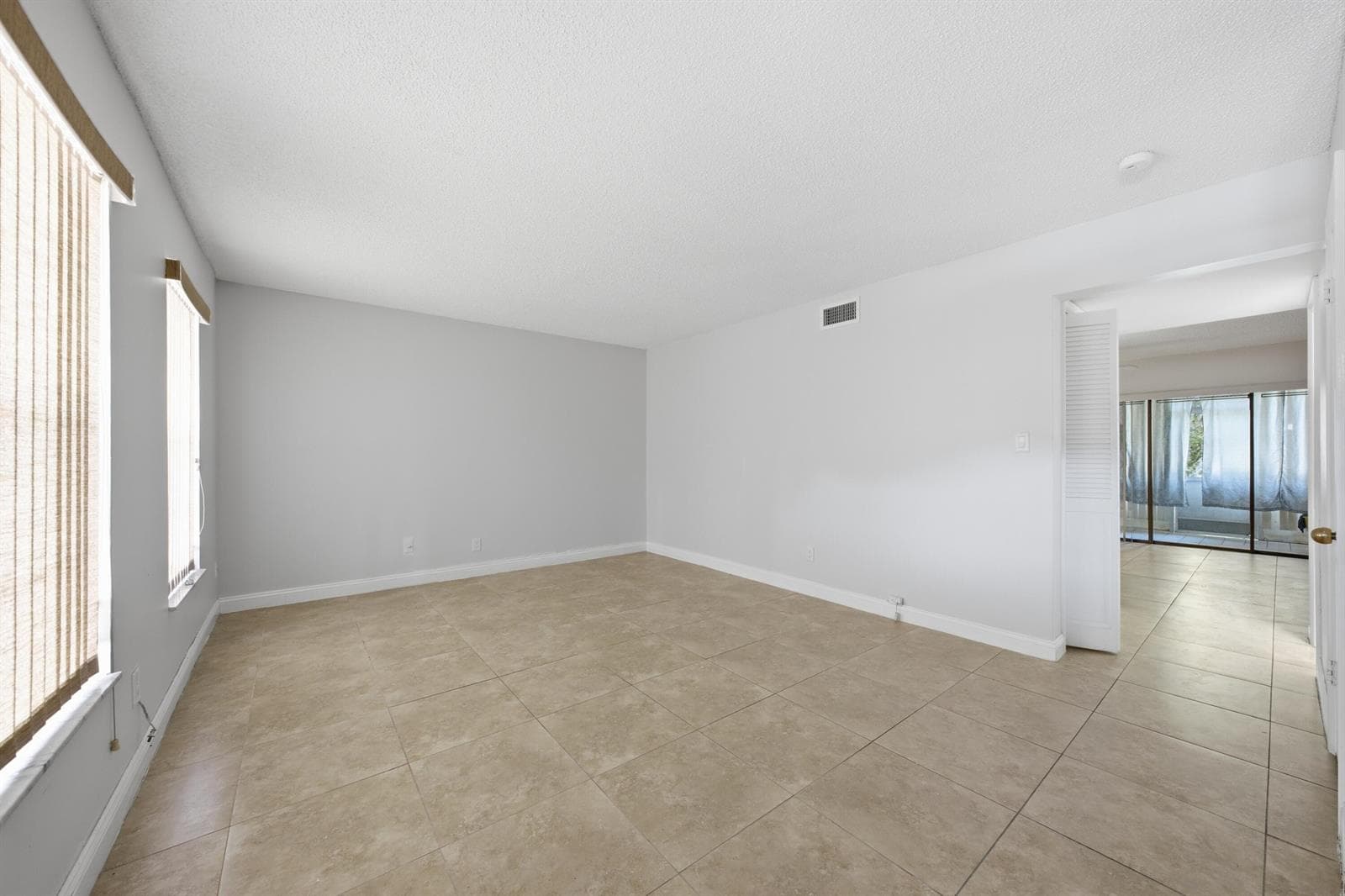 52 Canterbury Lane, Tamarac FL 33319 photo 4