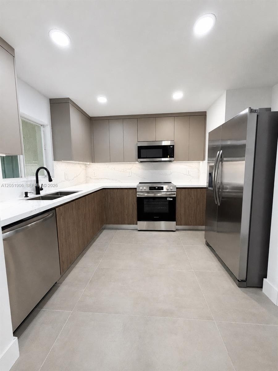 5905 Manchester Way, Tamarac FL 33321 photo 4