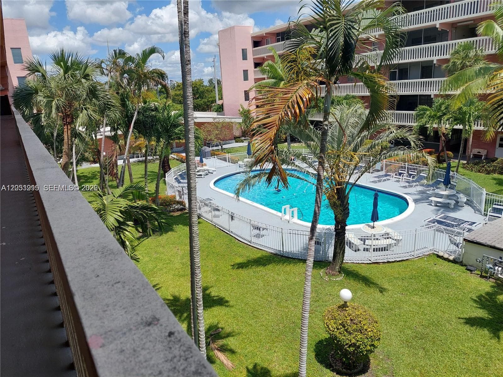 180 12 # 15c, Hallandale Beach FL 33009