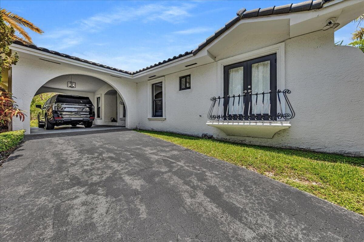 5901 SW 136th Street, Pinecrest FL 33156 photo 2