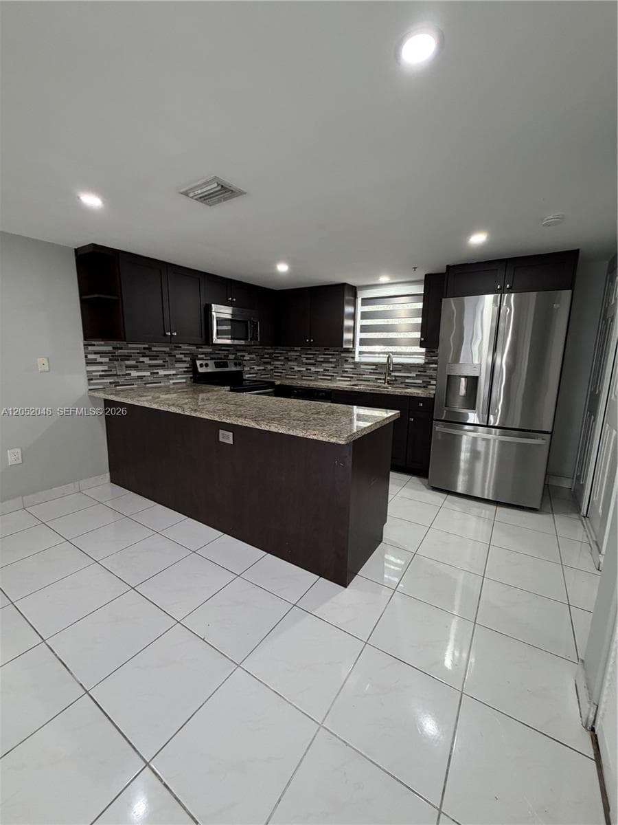 551 NW 82nd Ave # 516, Miami FL 33126 photo 4