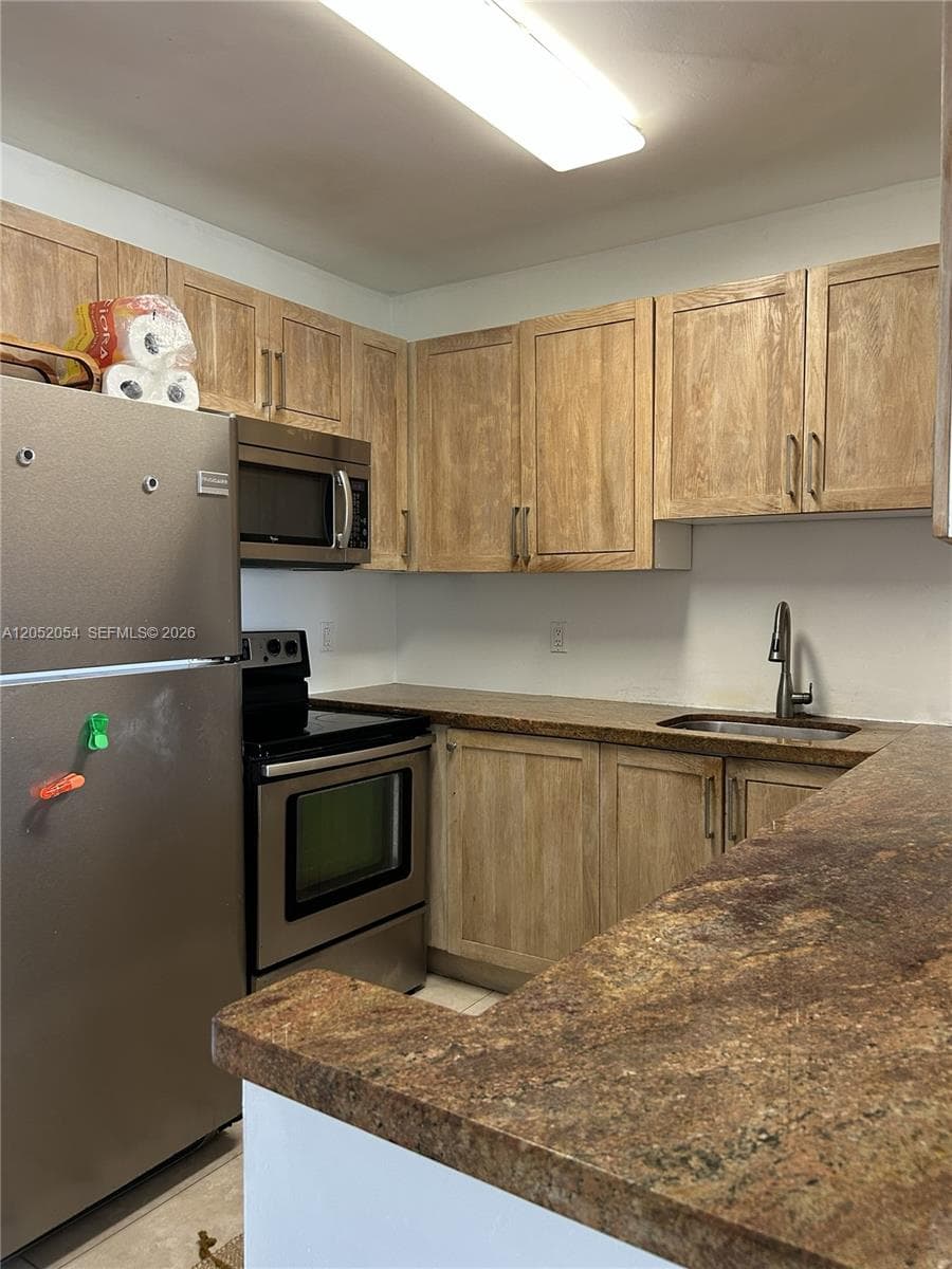 7441 Wayne Ave # 8R, Miami Beach FL 33141 photo 3