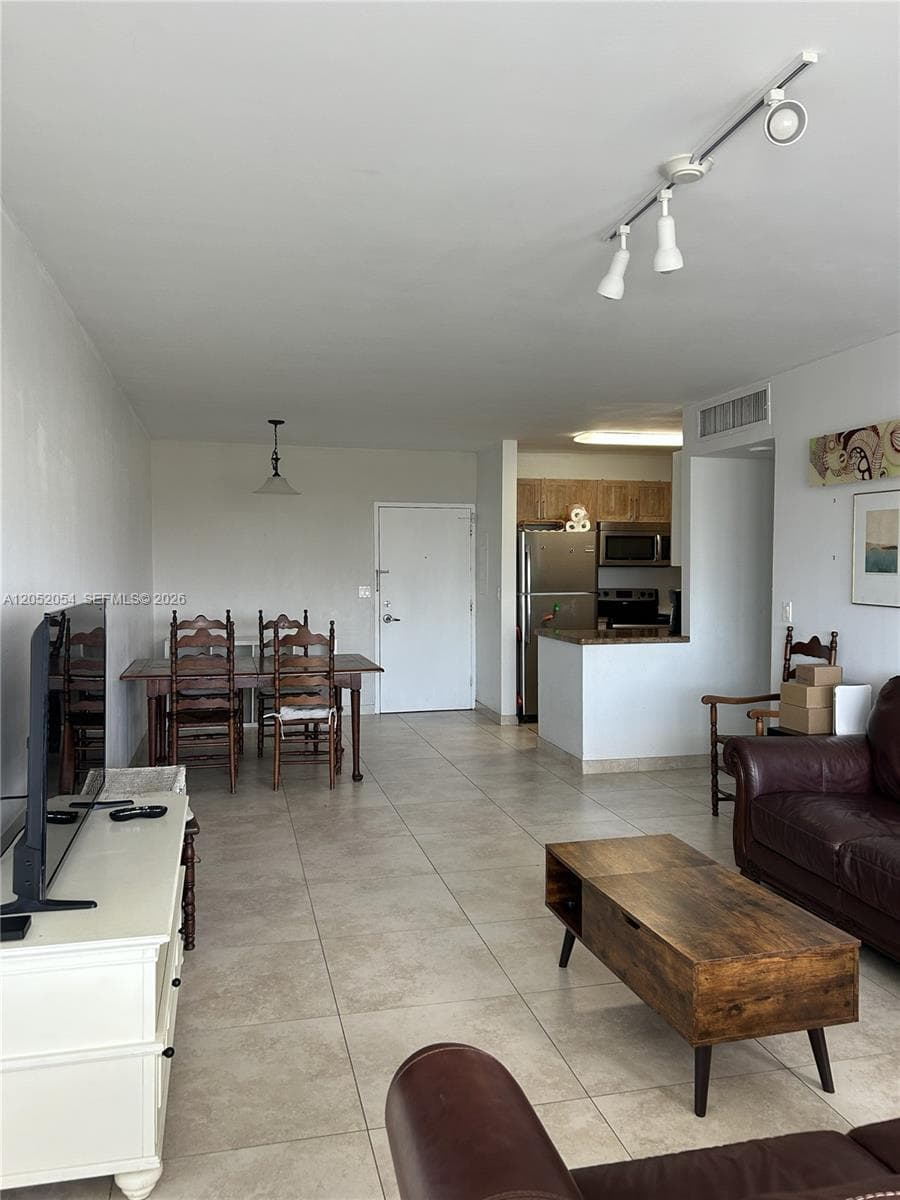 7441 Wayne Ave # 8R, Miami Beach FL 33141 photo 4