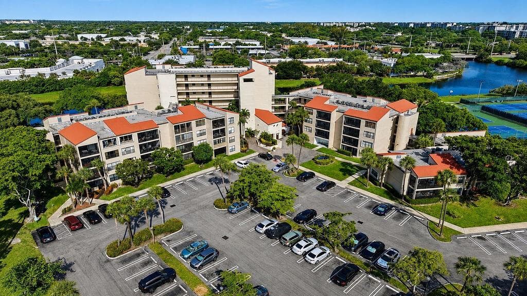 2322 S Cypress Bend Drive # 311, Pompano Beach FL 33069 photo 2