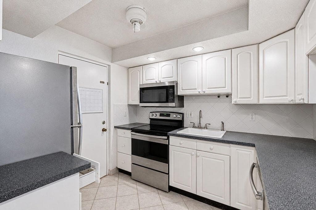 2322 S Cypress Bend Drive # 311, Pompano Beach FL 33069 photo 5