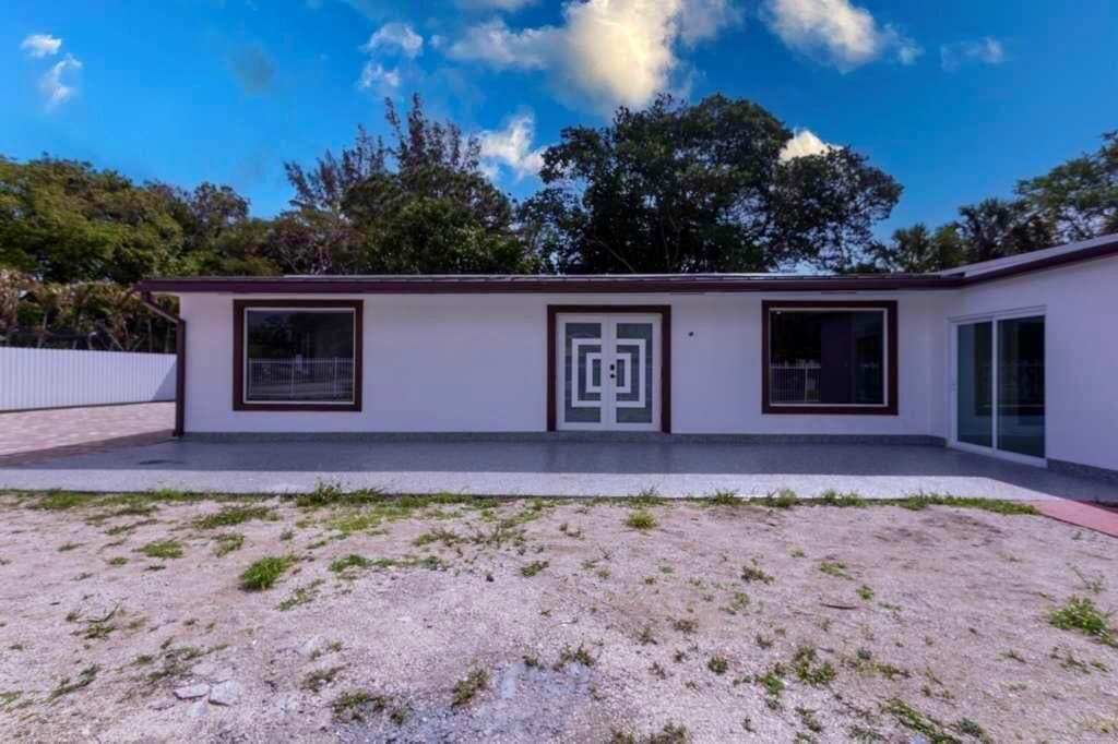 696 Arlington Drive, West Palm Beach FL 33415 photo 3