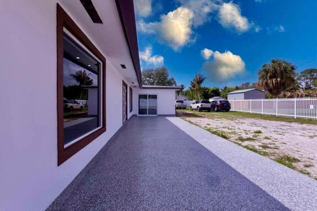 696 Arlington Drive, West Palm Beach FL 33415 photo 4