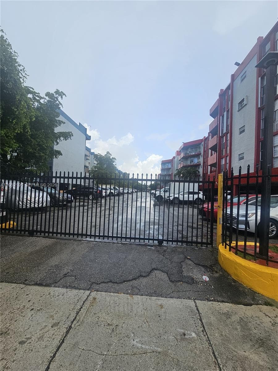 1750 W 46th St # 518, Hialeah FL 33012 photo 4