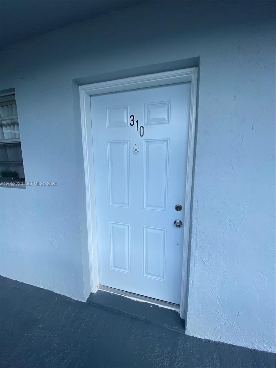 1755 W 60th St # D310, Hialeah FL 33012