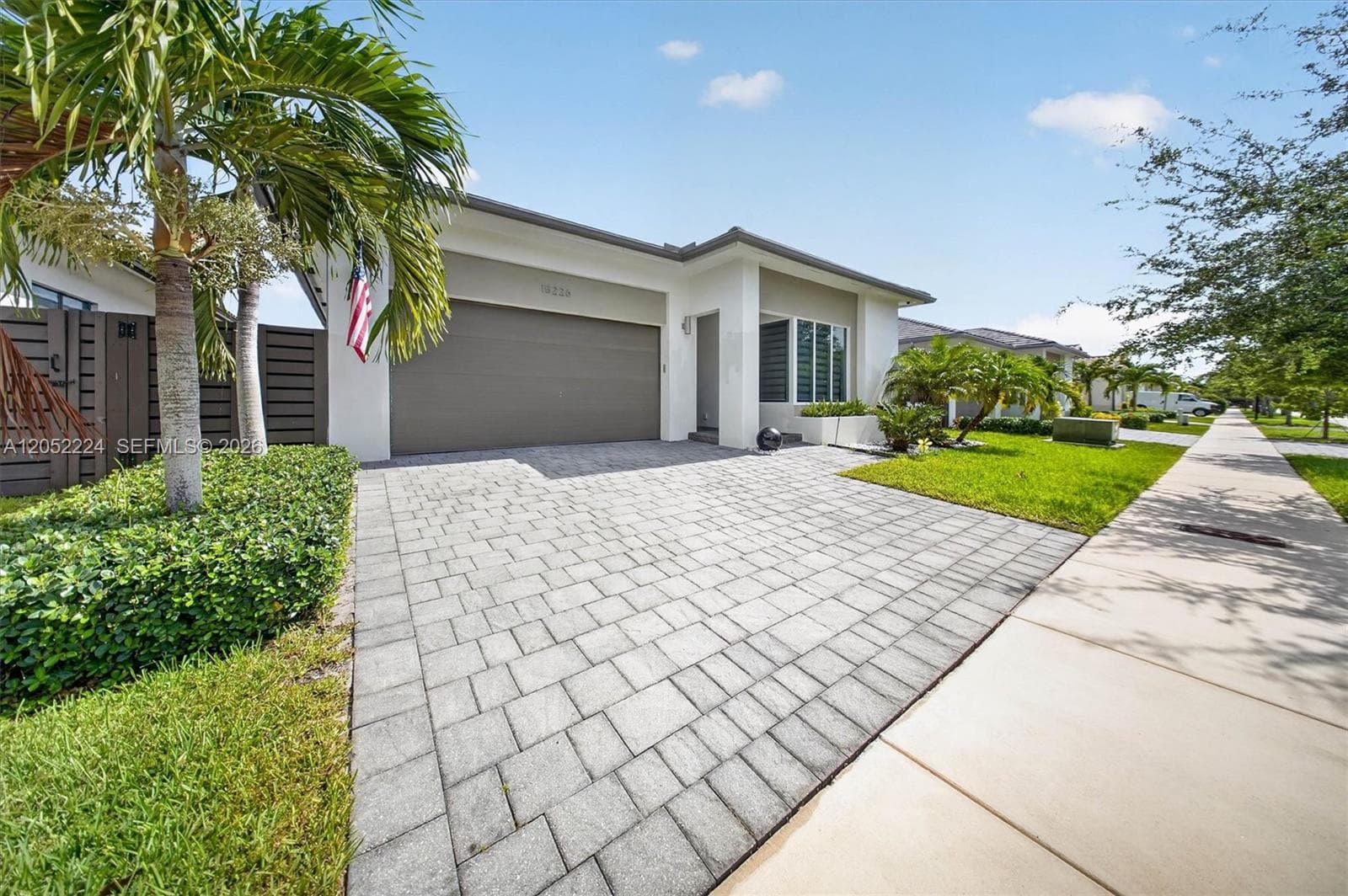 15226 SW 176th Ln, Miami FL 33187 photo 2