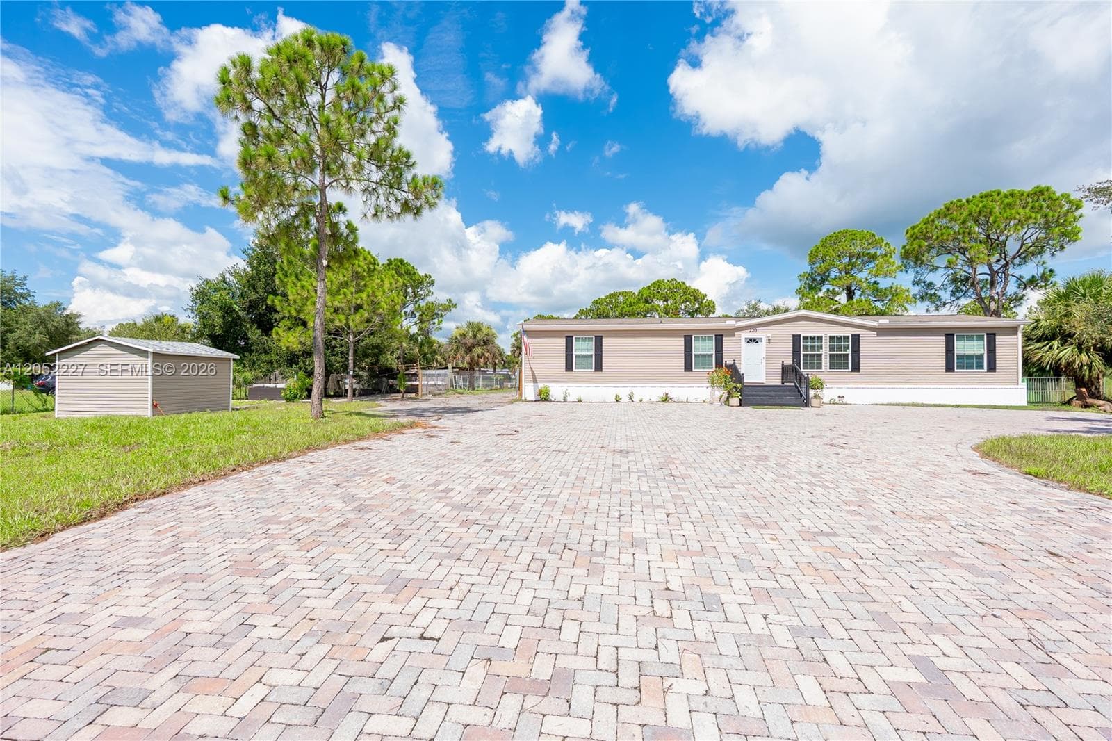 220 S Kennel ST, Clewiston FL 33440 photo 4