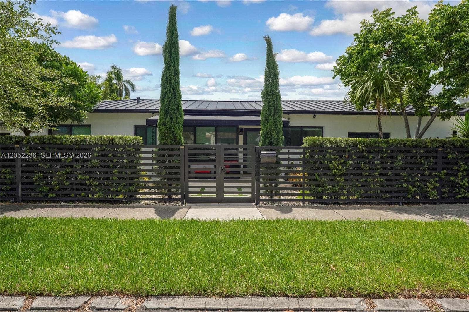 2484 SW 25th St, Miami FL 33133 photo 2