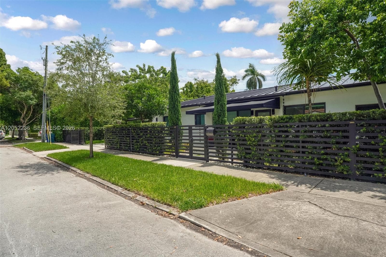 2484 SW 25th St, Miami FL 33133