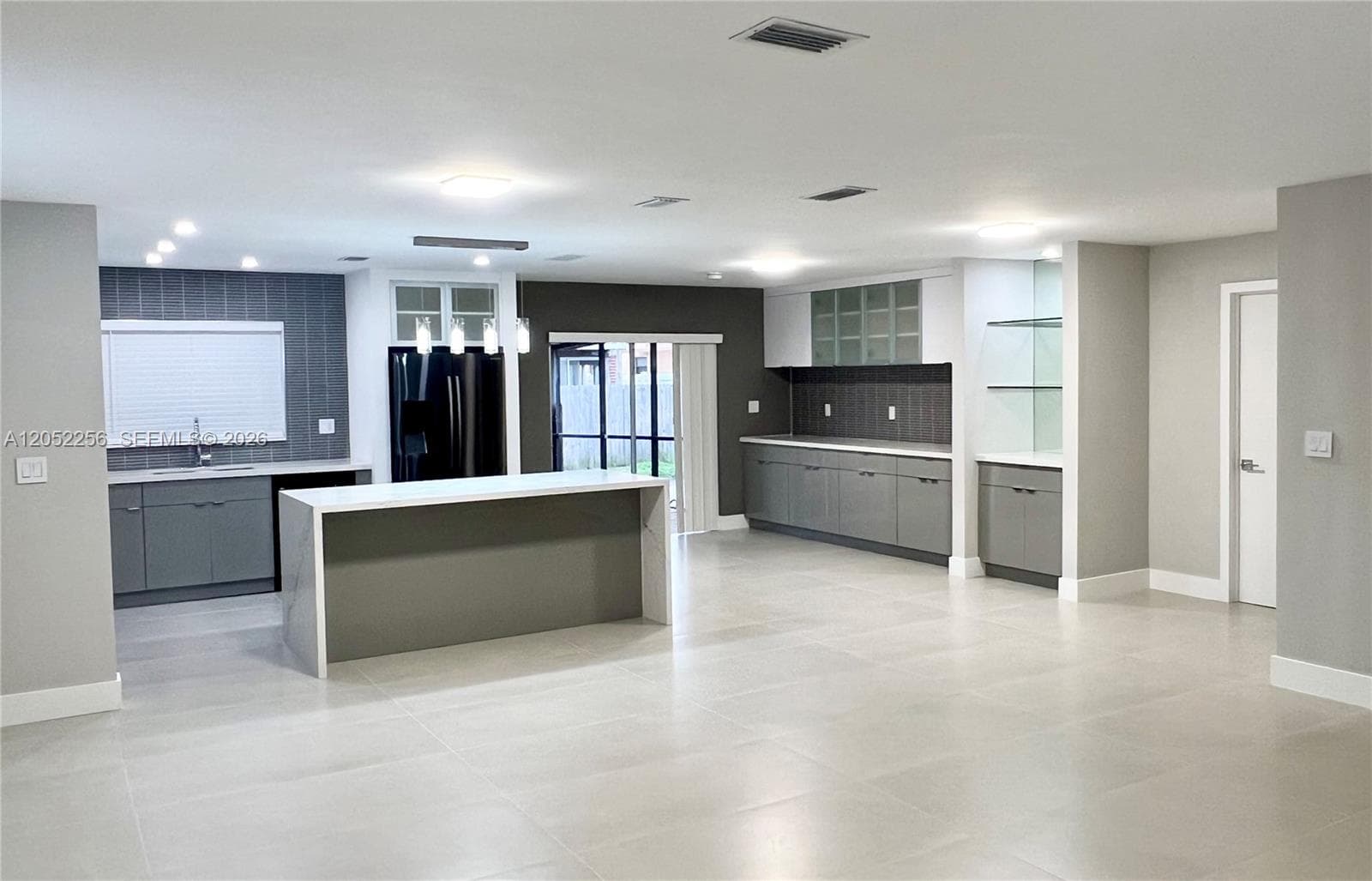 240 SE 7th St, Dania Beach FL 33004
