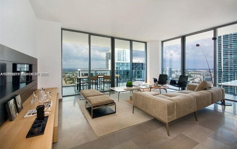 88 SW 7th St # 2712, Miami FL 33130