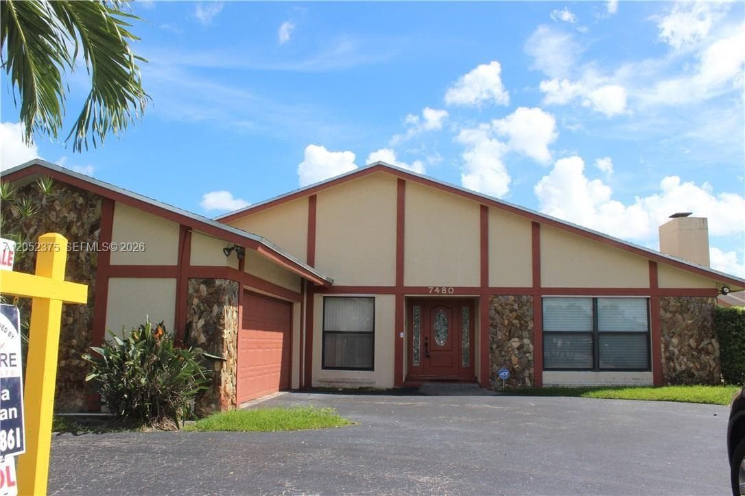 7480 NW 37th Ct, Lauderhill FL 33319