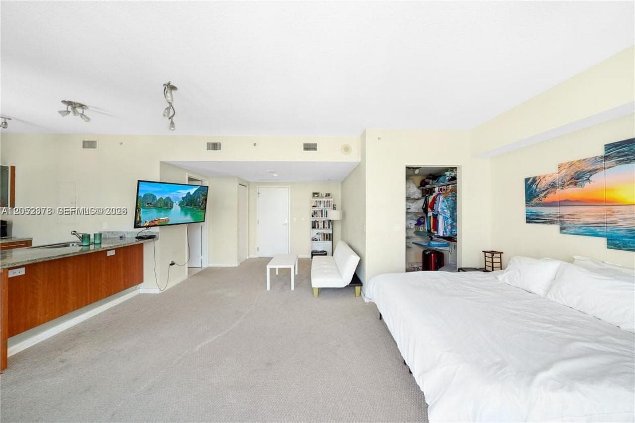185 SW 7th St # 3100, Miami FL 33130 photo 3