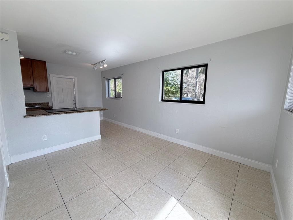 1023 NW 1st Avenue # Apt.4, Fort Lauderdale FL 33311 photo 2