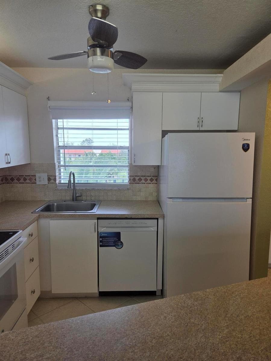 2998 Sunrise Lakes Drive E # 411, Sunrise FL 33322 photo 4