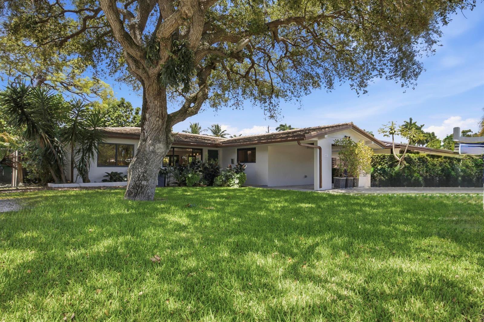 2001 N VICTORIA PARK Road, Fort Lauderdale FL 33305
