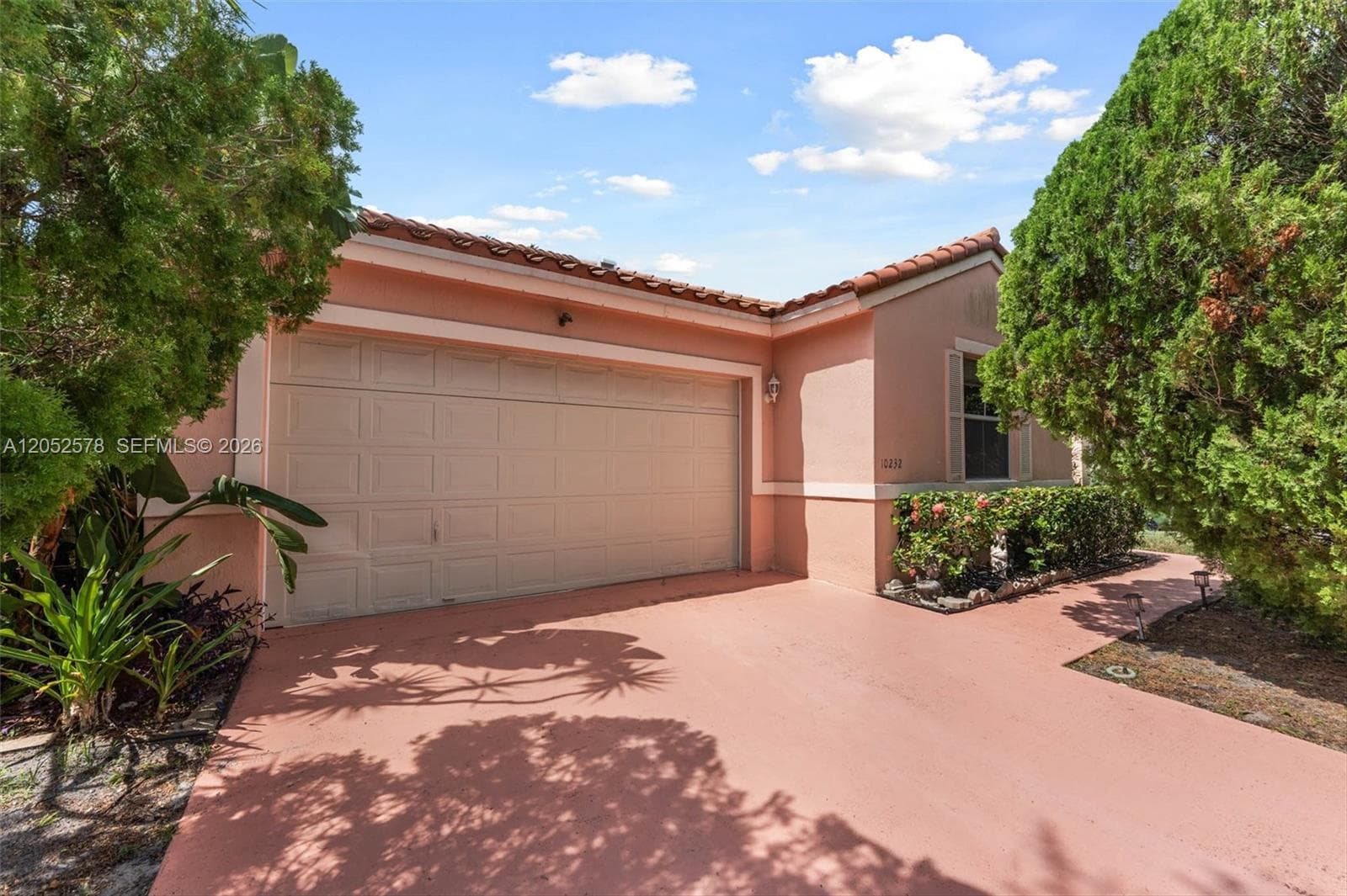 10232 SW 16th Ct, Pembroke Pines FL 33025 photo 2