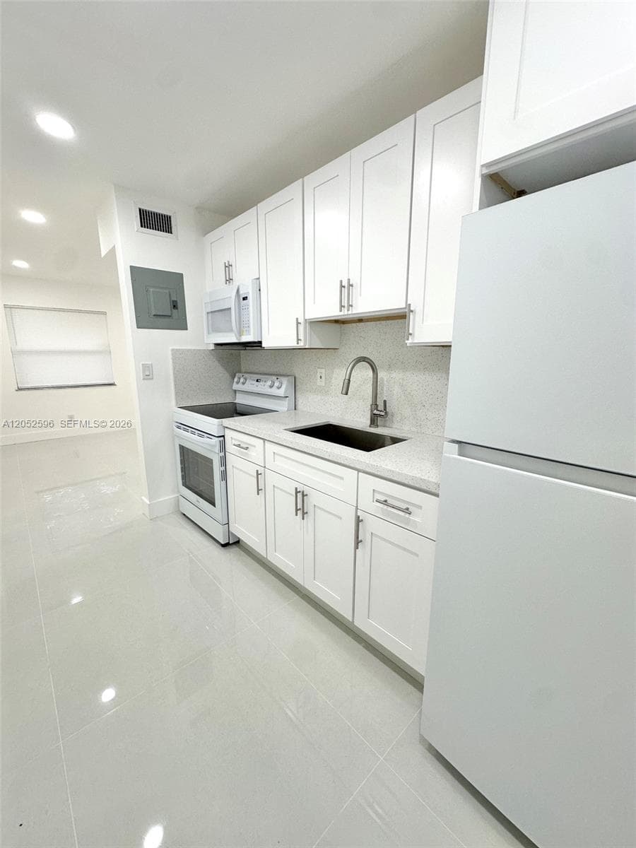417 NW 7th Ter # 2, Fort Lauderdale FL 33311 photo 2