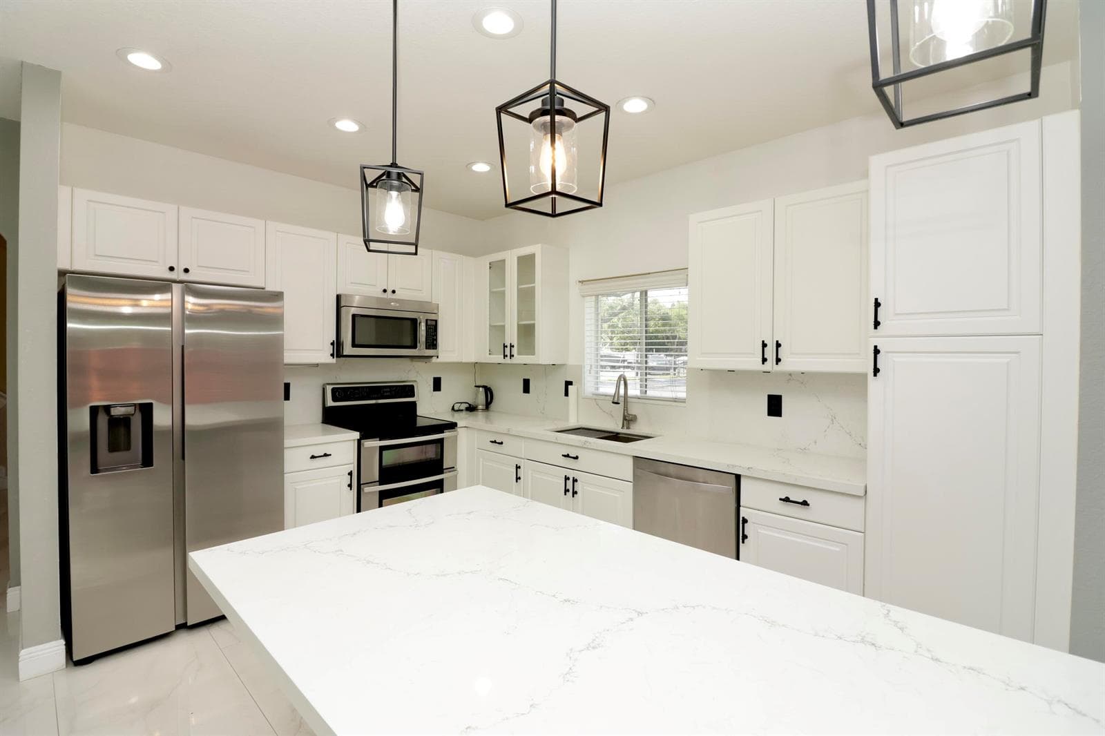 2952 NW 33RD Lane, Lauderdale Lakes FL 33311