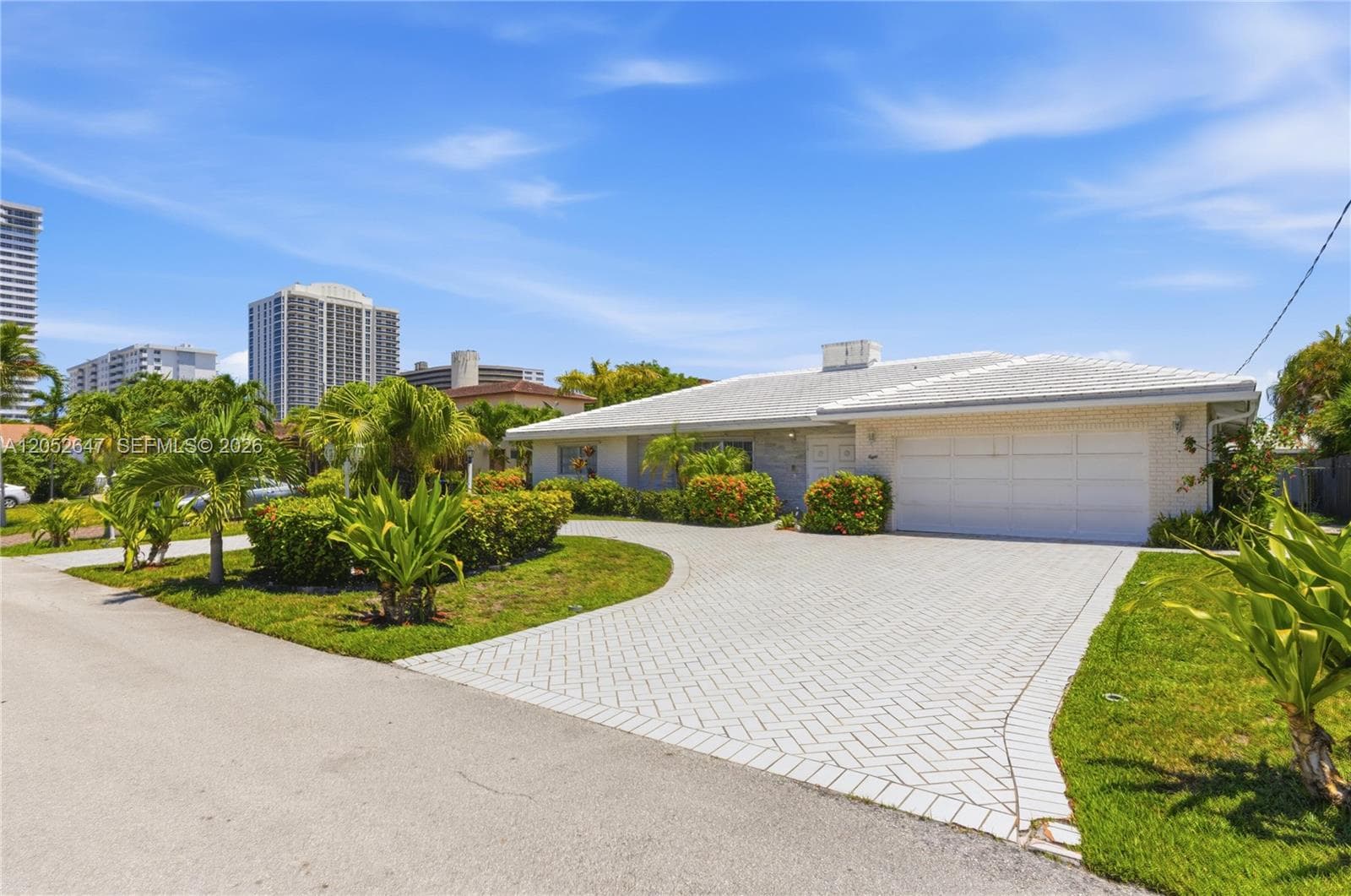 8 Castle Harbor Is, Fort Lauderdale FL 33308