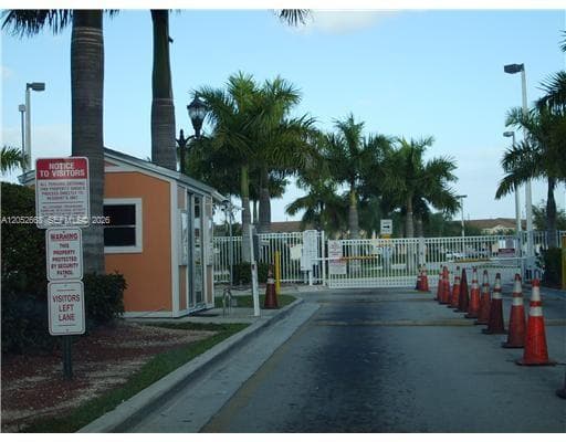 2925 SE 16th Ave # 102, Homestead FL 33035 photo 2