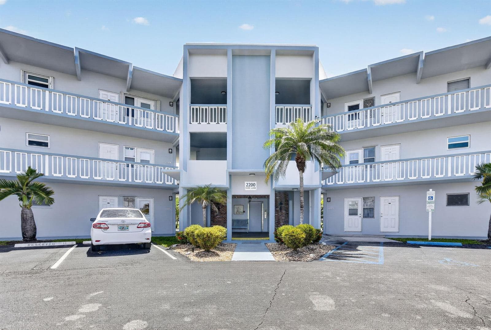 2200 PARK Lane # 208, Hollywood FL 33021