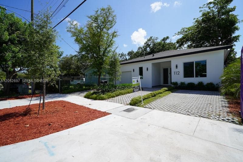 112 NW 24th Ct, Miami FL 33125 photo 2