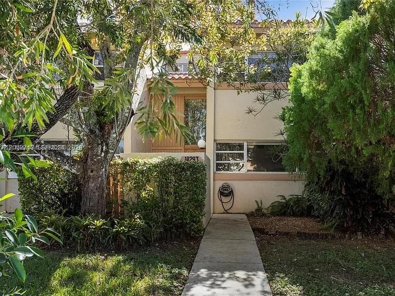 14293 Kendale Lakes Cir # 14293, Miami FL 33183